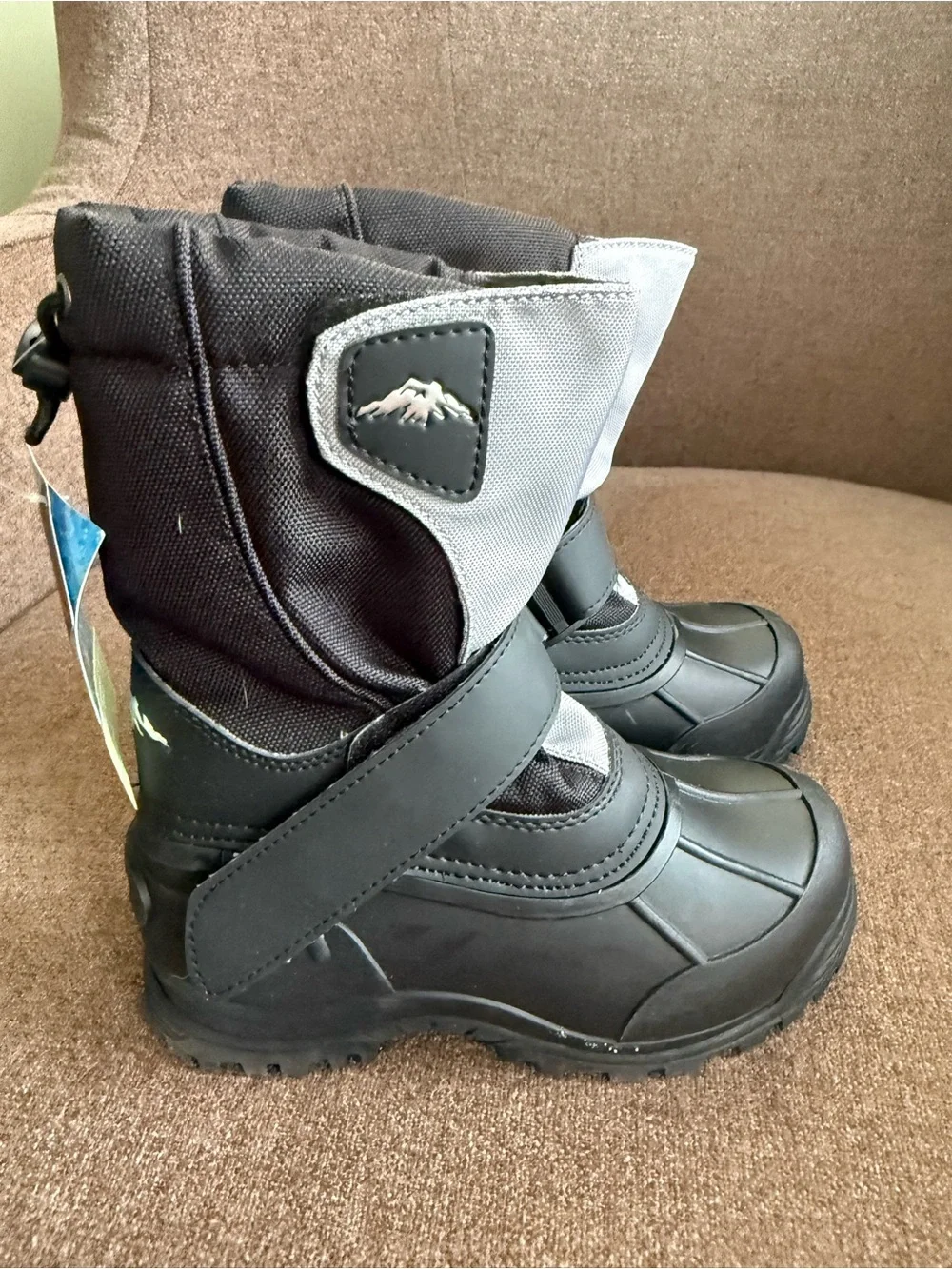 Tundra Kids Snow Boots in Gray and Black